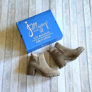 Jellypop Shelly Chelsea booties Lt Taupe sz 8